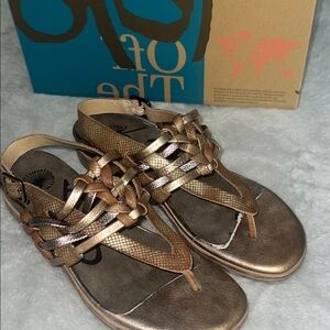 Stylish Women's Sandals in Bronze and Gold